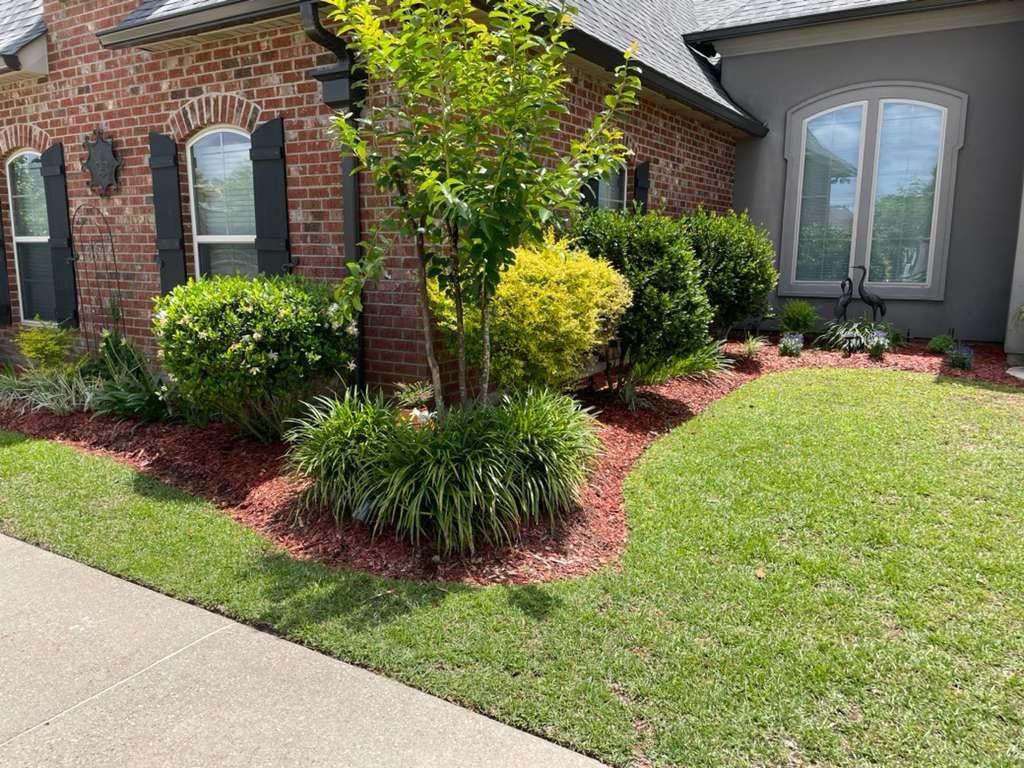 Front-yard landscaping with mulch beds and shrubs on the Northshore